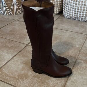 Frye Carson piping tall brand new in box never worn.